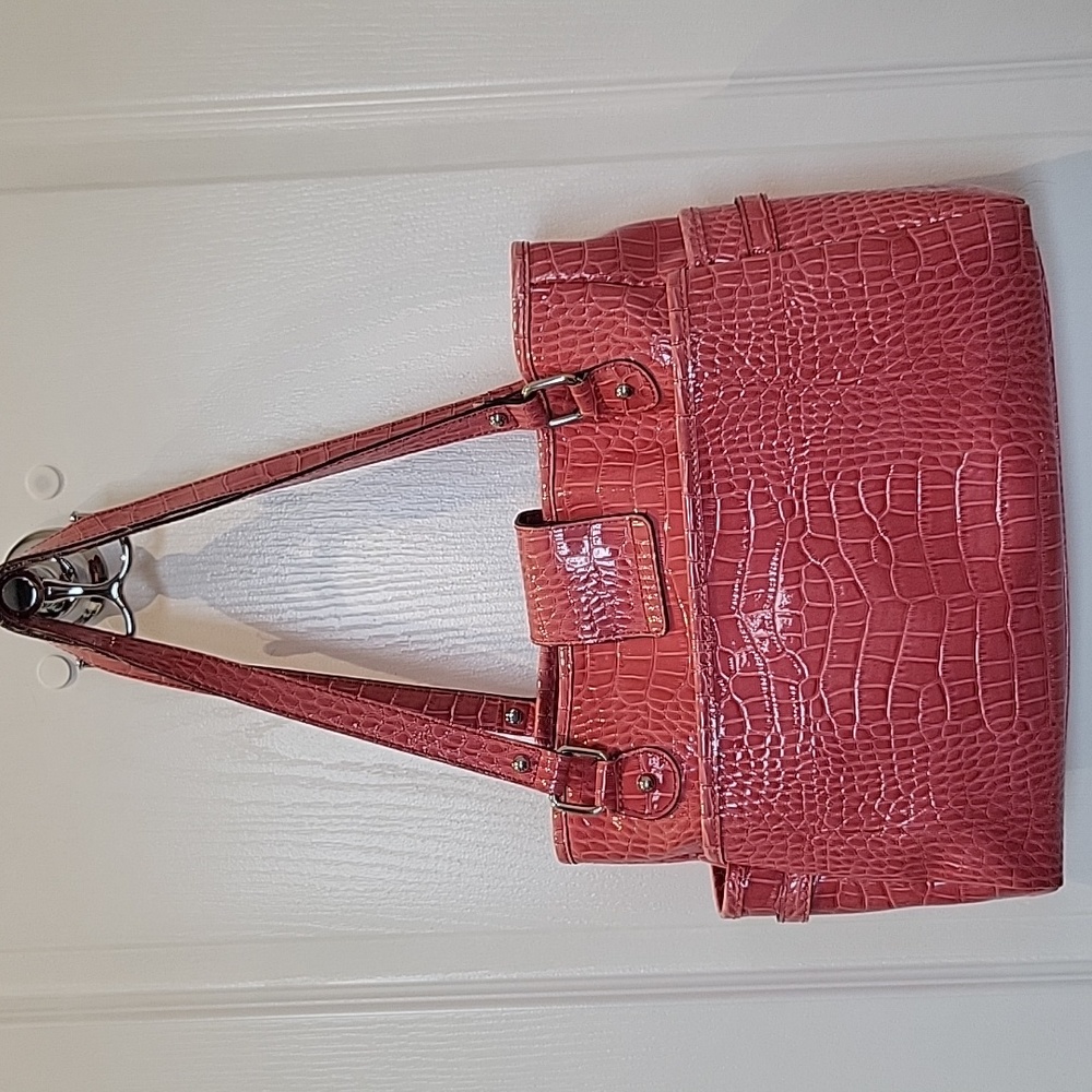 LIZ CLAIBORNE SAMON CRIC DESIGN HANDBAG & WRISTLET SET - Picture 7 of 12